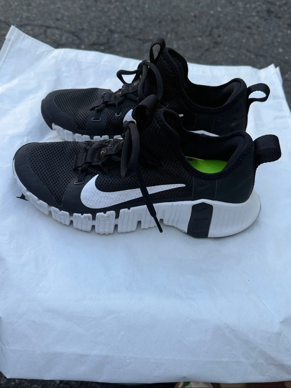 Nike  Women Black and White Flexible Training Sneakers